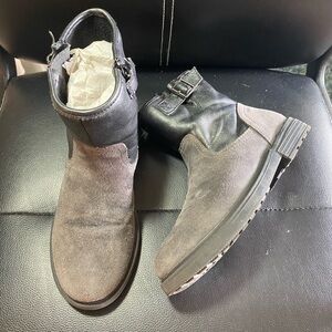 Geox Black and Gray Boots Size 35/ 3.5US